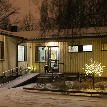 - Kuin Kotonaan Kotka