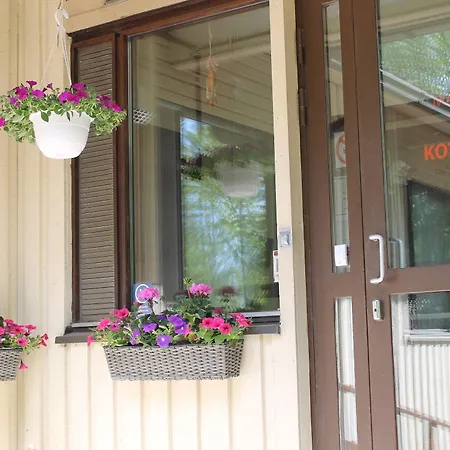 - Kuin Kotonaan Kotka